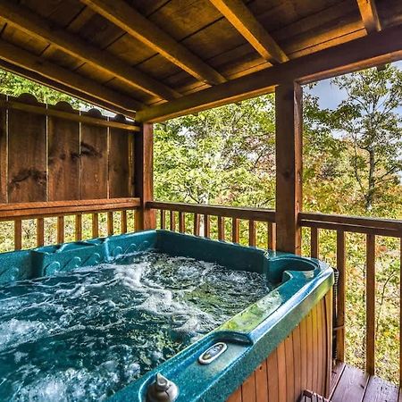 View! Cozy, Private, Fireplace, Hot Tub Log Cabin, Honeymoon! Sevierville Eksteriør bilde