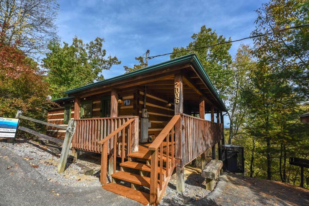 View! Cozy, Private, Fireplace, Hot Tub Log Cabin, Honeymoon! Sevierville Eksteriør bilde