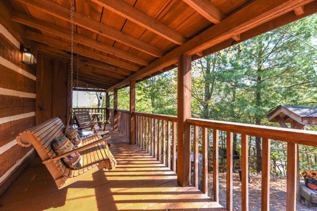 View! Cozy, Private, Fireplace, Hot Tub Log Cabin, Honeymoon! Sevierville Eksteriør bilde