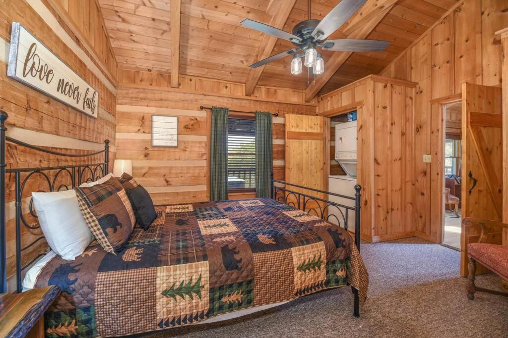 View! Cozy, Private, Fireplace, Hot Tub Log Cabin, Honeymoon! Sevierville Eksteriør bilde