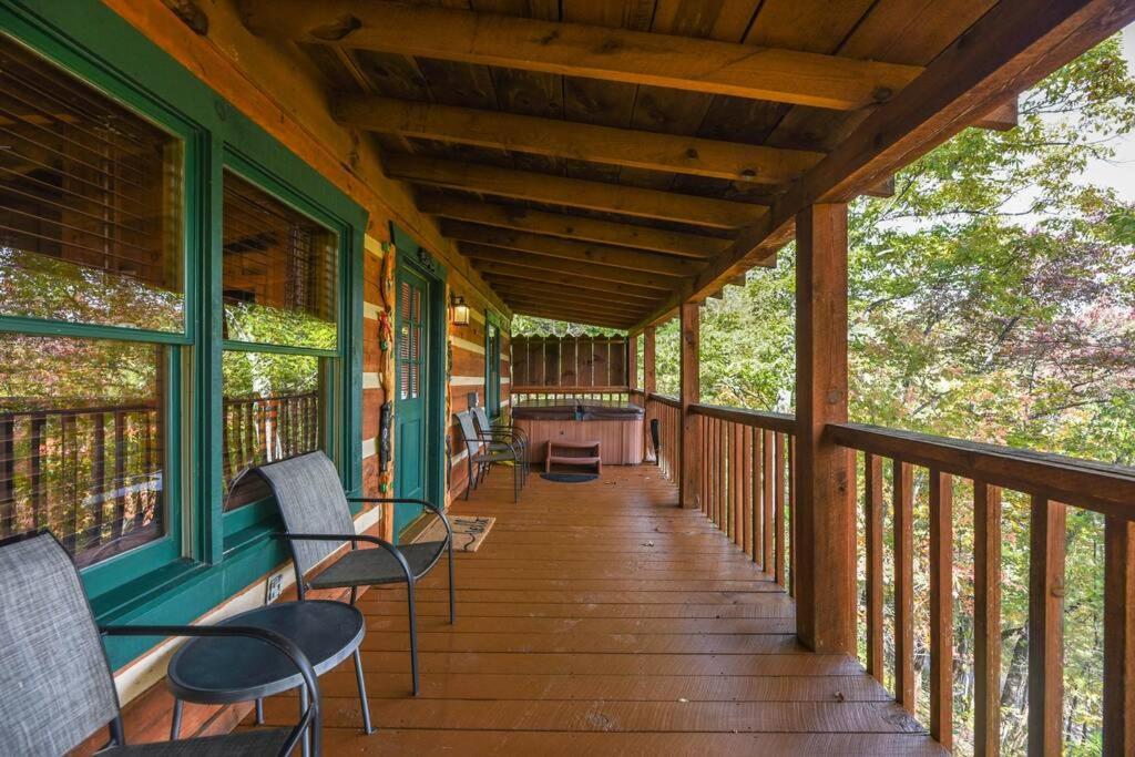 View! Cozy, Private, Fireplace, Hot Tub Log Cabin, Honeymoon! Sevierville Eksteriør bilde