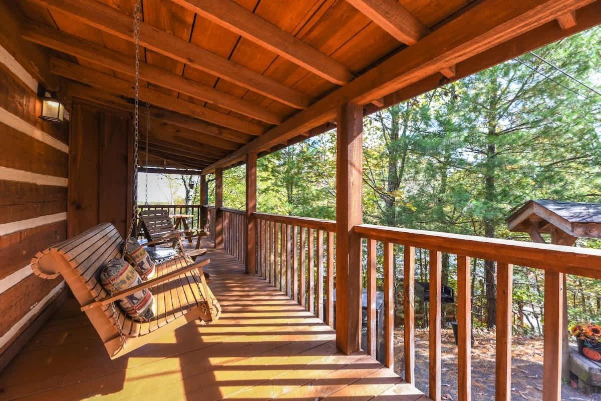 View! Cozy, Private, Fireplace, Hot Tub Log Cabin, Honeymoon! Sevierville Eksteriør bilde