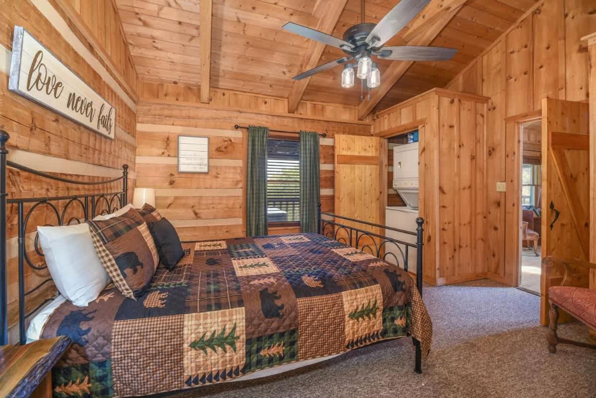 View! Cozy, Private, Fireplace, Hot Tub Log Cabin, Honeymoon! Sevierville Eksteriør bilde