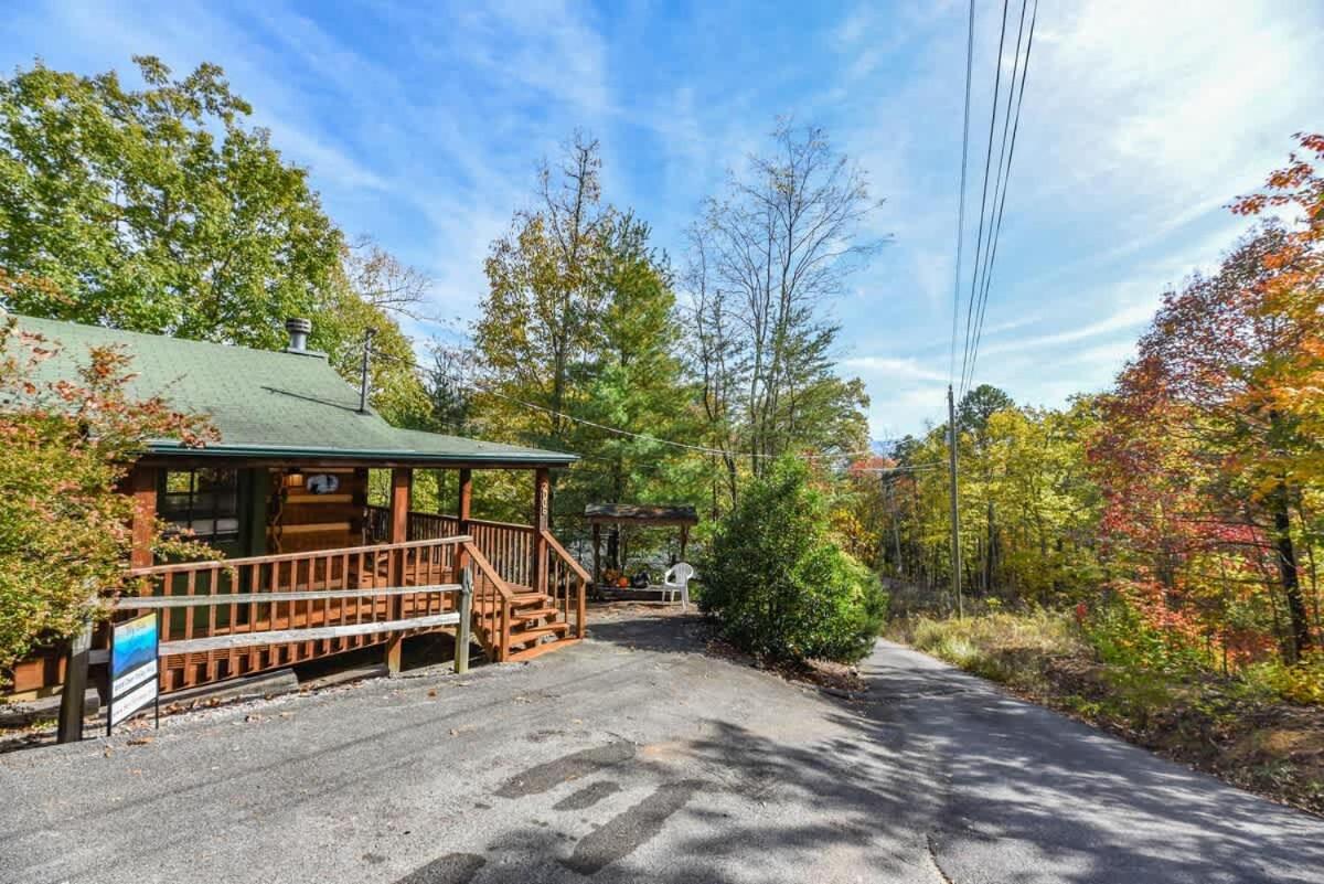 View! Cozy, Private, Fireplace, Hot Tub Log Cabin, Honeymoon! Sevierville Eksteriør bilde