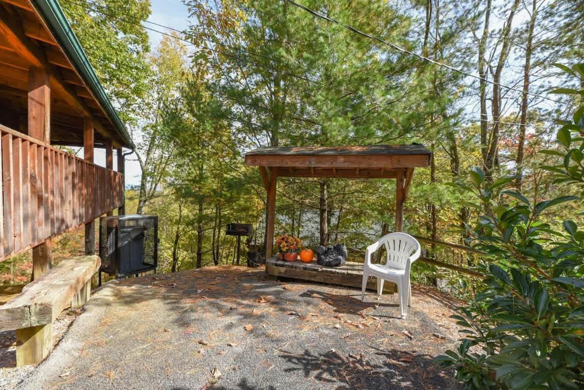 View! Cozy, Private, Fireplace, Hot Tub Log Cabin, Honeymoon! Sevierville Eksteriør bilde